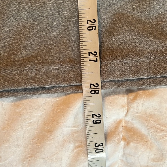 New without tags, Under Armour, size small, heat gear T-shirt - Picture 4 of 4